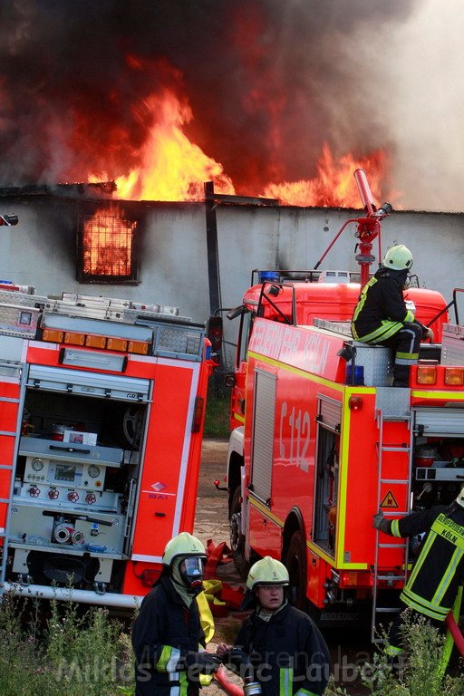 Feuer Koeln Ossendorf Butzweiler Hof neben IKEA P021.jpg